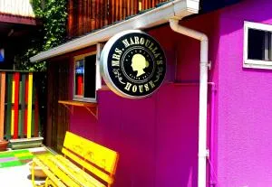 Mrs. Maroulla's HOUSE - Uno