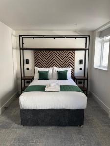 Glass Tower - By Central Beach Leisure