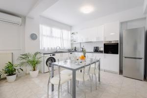Renovated Modern Home with Parking in Heraklion