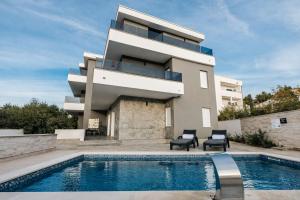 Aurelia Pool Apartments