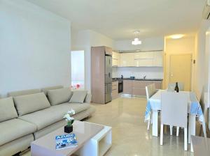 Happy Stay In Lura 3 175