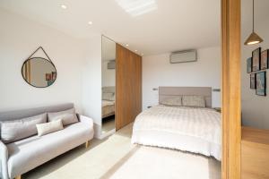 Appartement luxe vue mer et collines avec piscine
