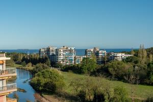 Appartement luxe vue mer et collines avec piscine