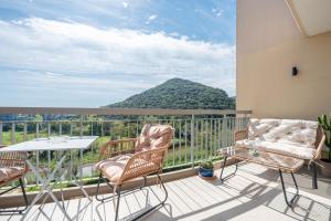 Appartement luxe vue mer et collines avec piscine