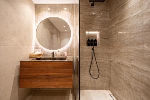 Appartement luxe vue mer et collines avec piscine