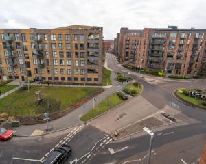 2 Bedroom penthouse flat in Dartford with free parking and next to station