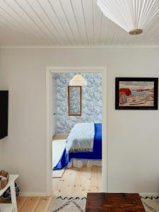 Waterfront Cottage In Forest And Sea Harmony