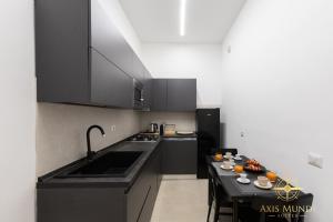 Axis Mundi Apartment and Suites - Via del Corso, 2 min to Spanish Steps, Historic Center, Luxury Design