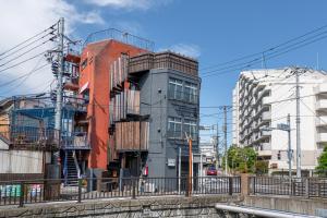 20 minutes by train to Shinjuku 9-minute walk from the nearest station 西落合2f3f