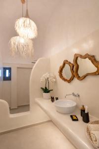Rosaviglia Luxury Villa - an Oia Private Hideaway