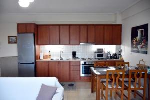 Seaside apartment platana kimis evoia