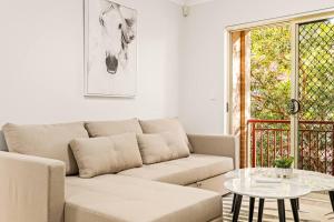 Central Park Area 1BR Unit + Free Park