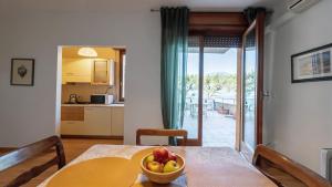 Lake Apartment by GardaDoma