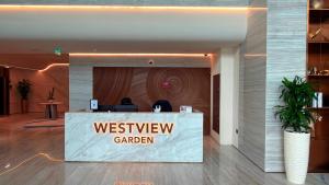 Westview Garden Spacious Balcony Room with Pool Gym Access in JVC