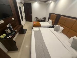 Hotel Flora Near Delhi Airport