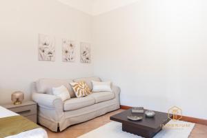 Imperium Luxury Flat - 12Pax, 4 BDRM, 8 min Metro, City Center, A-C
