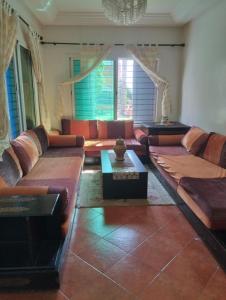 LArt de Vivre Cosy avec Terrasse et Piscine