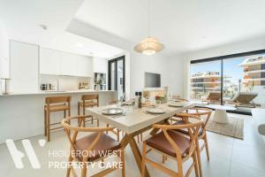 Nordic Delight - 3-Bedroom South-Facing Apartment with Sea Views and Pool, Las Lomas, Fuengirola