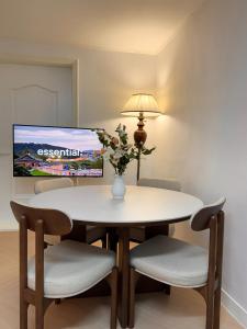 Mor stay6 People,Airport Bus,Mang-won Market 3 Min,홍대 10 Min,명동 20 Min,Han River Park