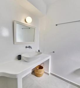 Pyrgos Trilogy Boutique Houses - Oinos