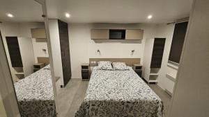 MH T14 entre pins et océan 2 chambres et 2 salles de bain dans camping 4 étoiles