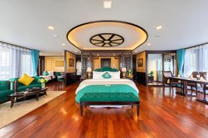 Mila Grand Luxury Cruise