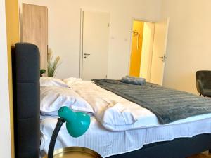 Ultra Central Modern Studio