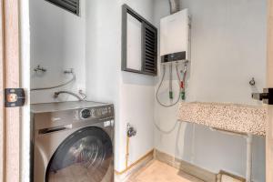 Centric 2 BR Condo in the Heart Roma Norte