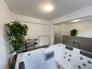 MARRONI RETREAT - Pool - Spa - Gym