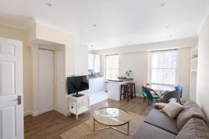 Queensway Apartments by Citystaylondon