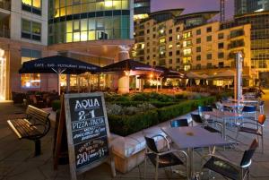 Deluxe One Bedroom Riverside Apartment