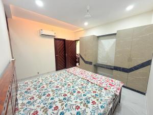 Elegant Villa Getaway Near Kendra Vihar & D-Mart