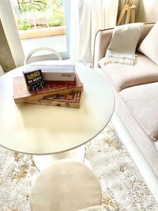 Nephele Suites 2600 Modern Condo Unit With Balcony