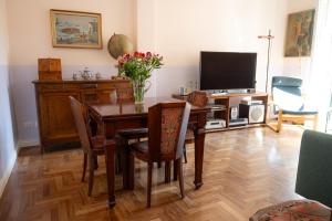 TrastevereHome - Elegant and Quiet 3 bedroom Home in Trastevere with Elevator