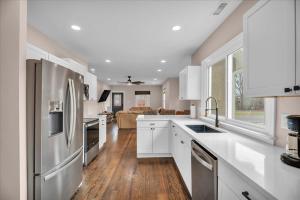 Rowan University Home Sleeps 12 with 10 Car Parking 20 min to Philly