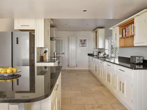 Charming 4-Bedroom Cottage in Henley