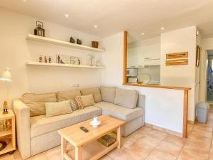 Baix amb terrassa jardí privada i accés a piscina