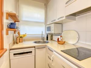 Baix amb terrassa jardí privada i accés a piscina