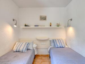 Baix amb terrassa jardí privada i accés a piscina