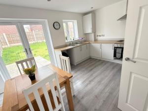 Contemporary 3-Bedroom Home Quiet Rotherham Location with Parking