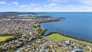 Waterside 3 BDR House with Fully Fenced & Car Park