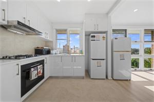 Waterside 3 BDR House with Fully Fenced & Car Park