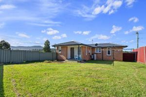 Waterside 3 BDR House with Fully Fenced & Car Park