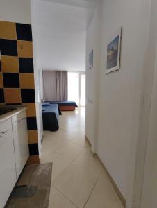 Olympia Studio with balcony and pool, Las Americas
