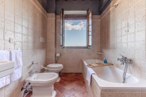 Family Breeze - Palazzo Monaci, panorami incredibili e piscina sulle colline toscane