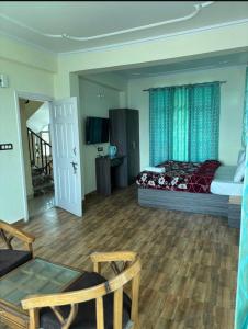Stayenest Mashobra with balcony view