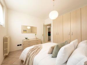 Central Duplex in Iseo - 2 Bedrooms - Private Parking & WiFi