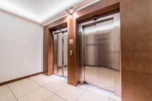 Dębiec Comfort Apartment by BookingHost