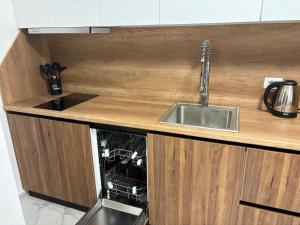 New Cozy Apartment Golem Beach Area