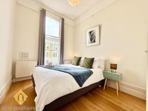 Exclusive 2 Bedroom Flat near Kensington Olympia
